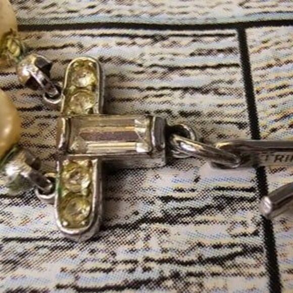 Trifari Double Strand Light Champagne Tone Faux Pearl Necklace 13"L + 2"Ext. - Picture 4 of 6